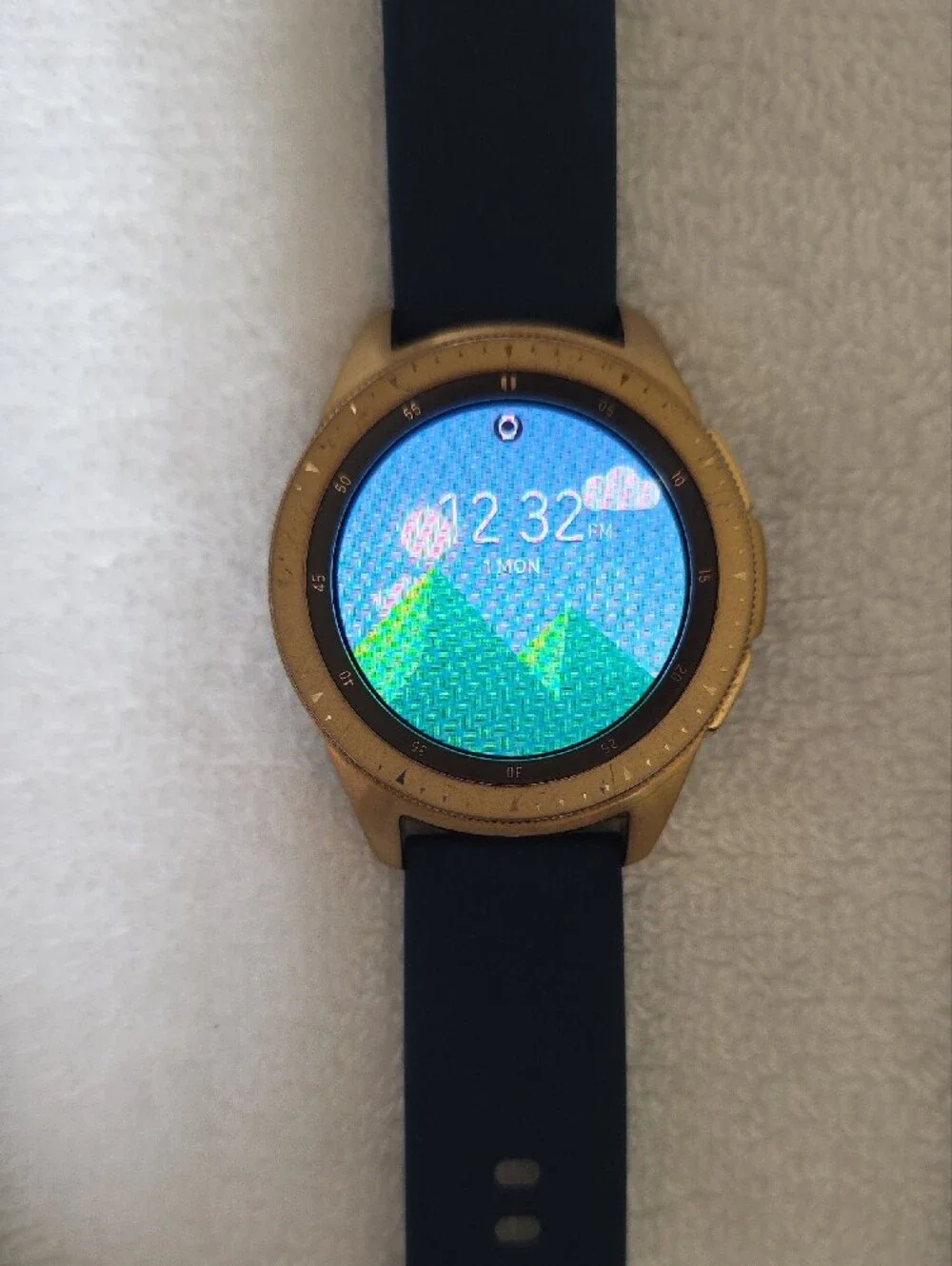 SamsungSmartwatch with Navy Band and Six Interchangeable Silicone Straps/Charger